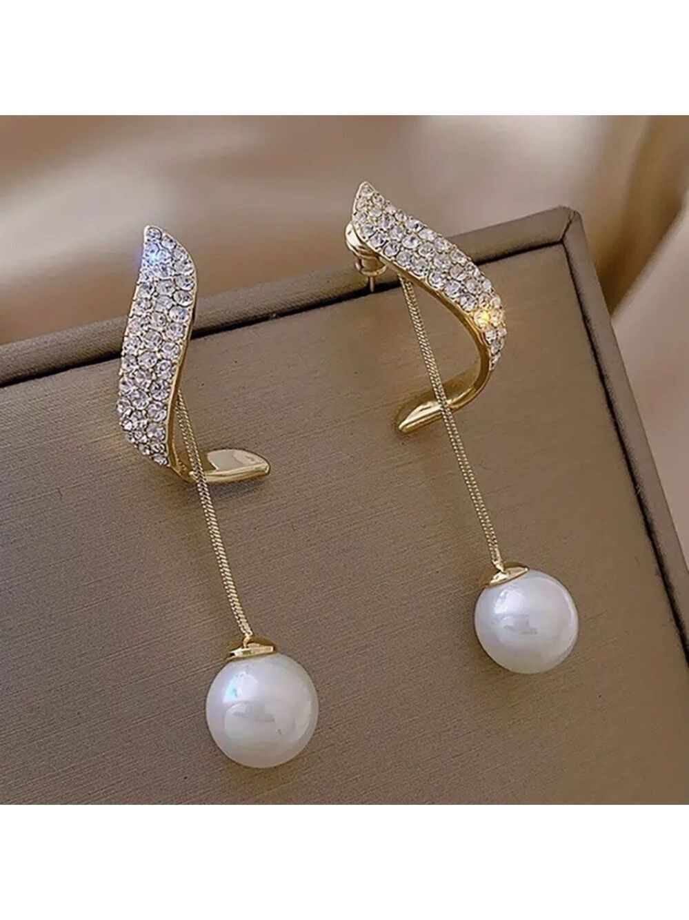 Exquisite Design Shiny Rhinestone Faux Pearl Decor Gold Plated Earrings
